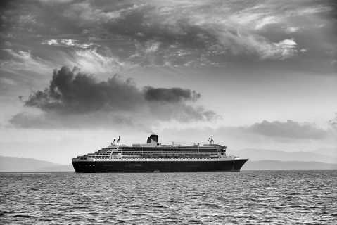 RMS Queen Mary 2 mono